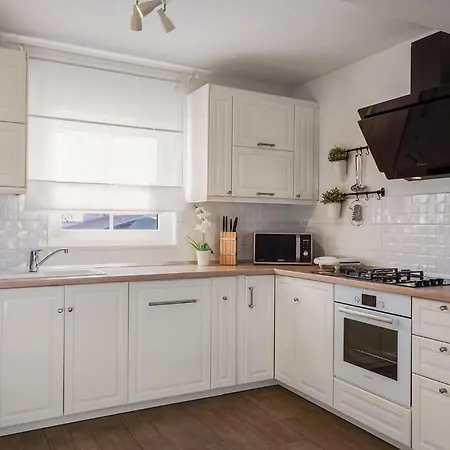 Tempera Semesterbostad Pula