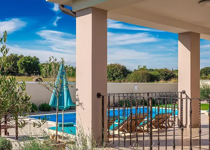 Tempera Vikendica Pula